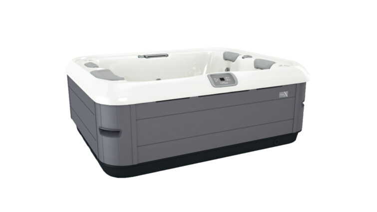 Moderná exteriérová vírivka jacuzzi so sivým obkladom, bielym lemom a digitálnym ovládaním pre relax