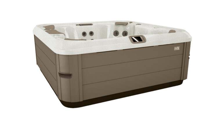 Záhradná hydromasážna vírivka s tryskami, biela vaňa, hnedý obklad, komfortné spa pre 5–6 osôb.