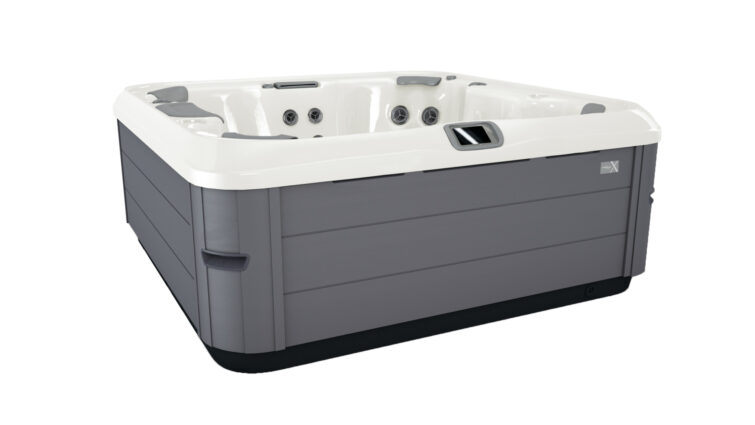 Moderná záhradná vírivka so sivým panelom a bielym interiérom, hydromasážne trysky, jacuzzi spa.